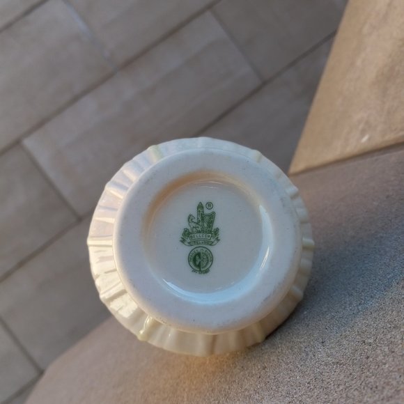 BELLEEK Ireland NILE Parian Bud Vase 6th Gen. 1965-1980 - Picture 9 of 10